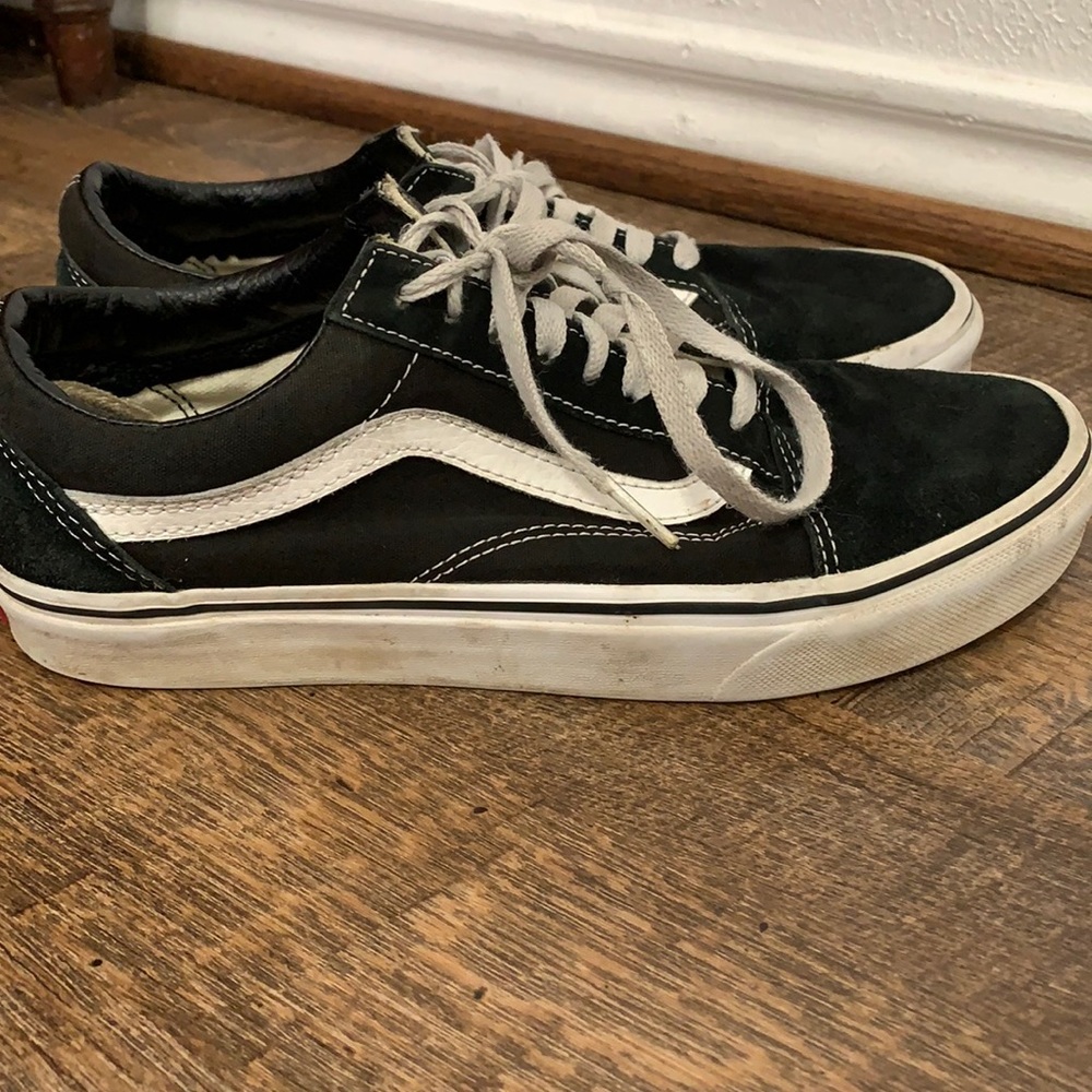 Black and white old school vans in a size 9